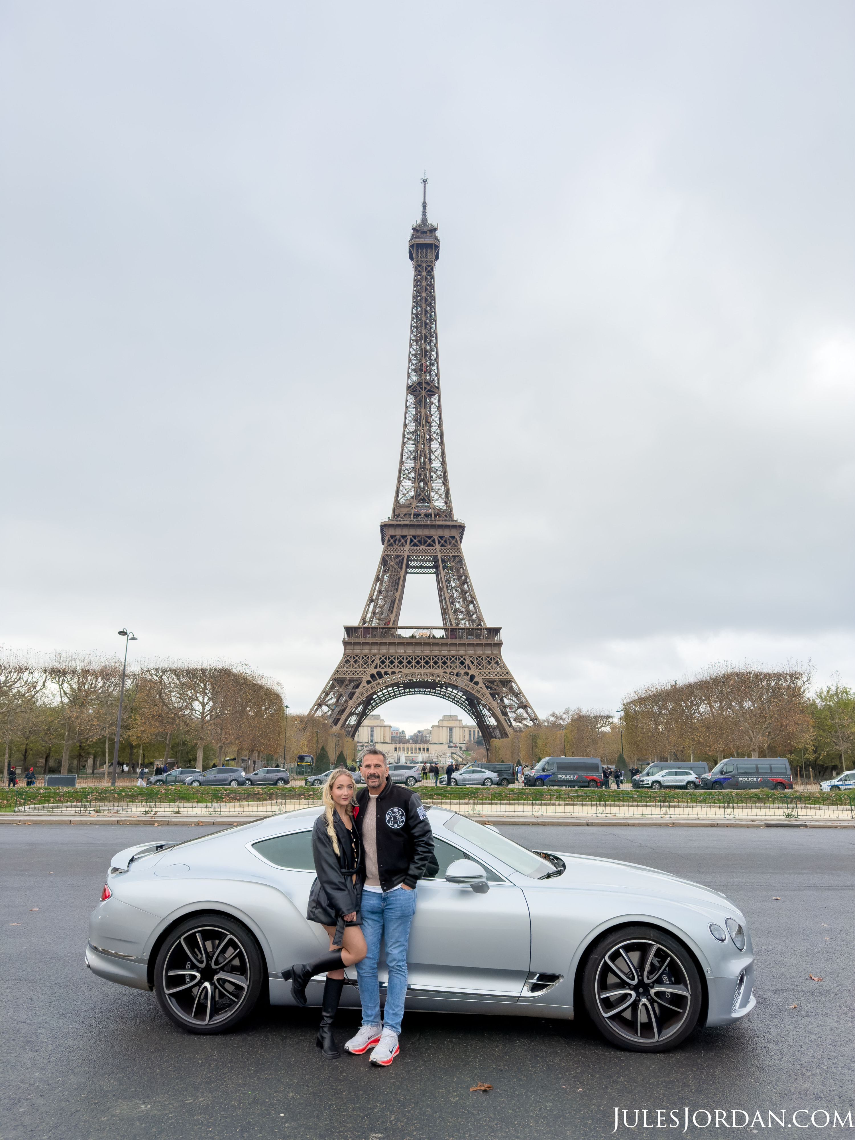 Aventura anal en París: Chloe Chevalier entrega su culo a Manuel Ferrara
