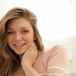 Jessie Andrews Fucked On Her Webcam Also (Featured In Miley Cyrus's New Music Video - Decisions)